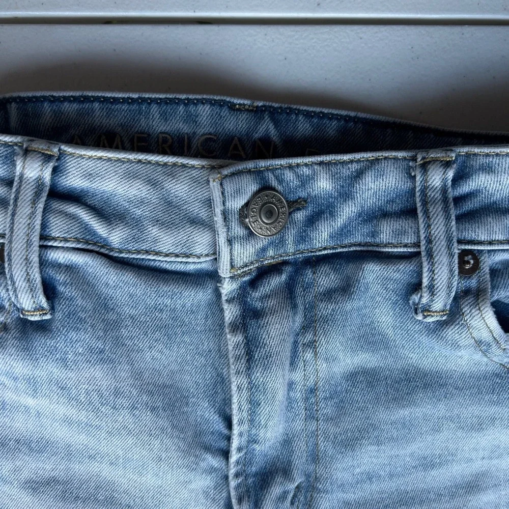 American Eagle Airflex Slim Shorts 32 Light Wash Blue Denim Distressed Raw Hem